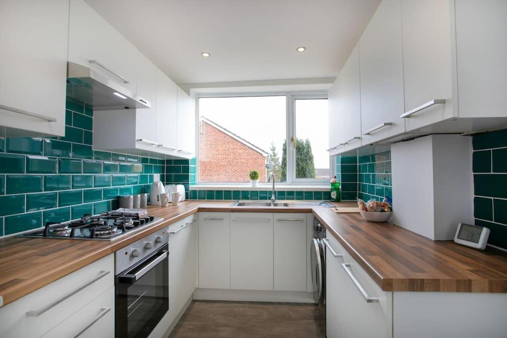 Villa Cudworth House, Barnsley For Contractors & Families, Free Parking, High Speed Wifi Etc Exterior foto